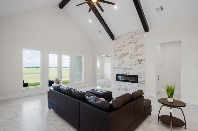 541 Quarter Horse Trail, Angleton, TX 77515