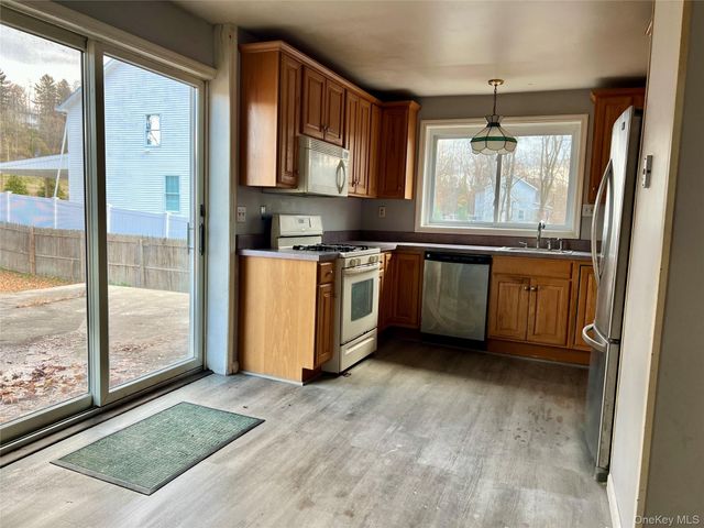 3 Davis Road, Poughkeepsie, NY 12603