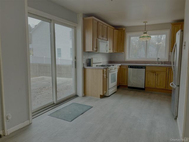 3 Davis Road, Poughkeepsie, NY 12603