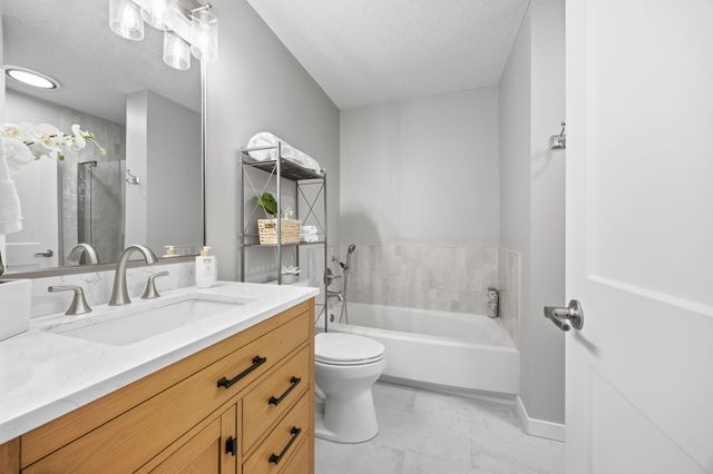 18232 Warbler Lane, Eden Prairie, MN 55346