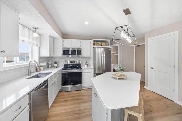 18232 Warbler Lane, Eden Prairie, MN 55346
