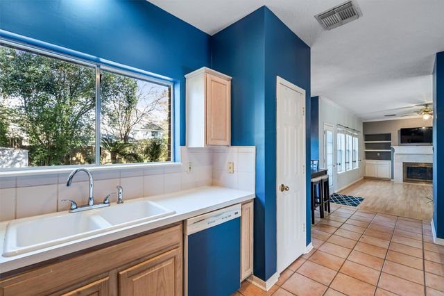 2630 Lakeway Drive, Seabrook, TX 77586