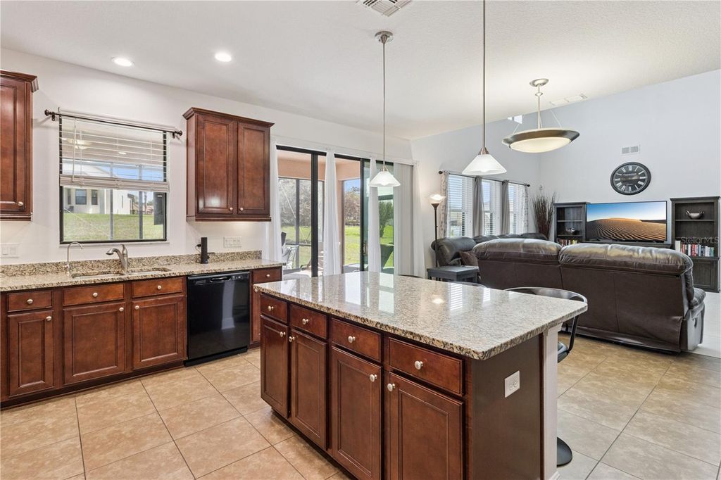 Image 12 of property listing at 3979 SUNSET LAKE DRIVE, Lakeland, FL 33810