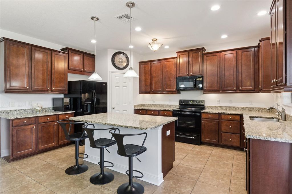 Image 13 of property listing at 3979 SUNSET LAKE DRIVE, Lakeland, FL 33810