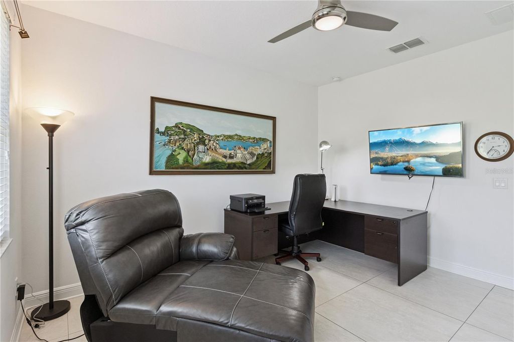 Image 17 of property listing at 3979 SUNSET LAKE DRIVE, Lakeland, FL 33810