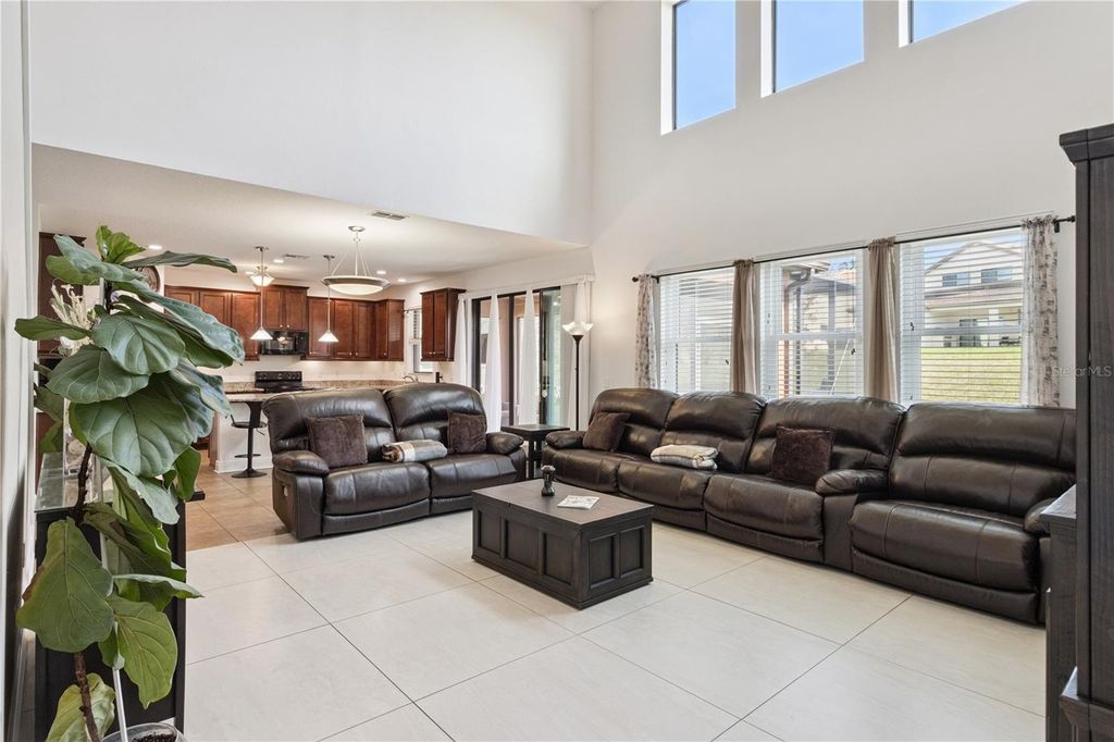 Image 3 of property listing at 3979 SUNSET LAKE DRIVE, Lakeland, FL 33810