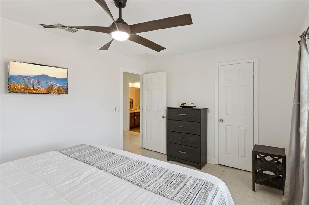 Image 25 of property listing at 3979 SUNSET LAKE DRIVE, Lakeland, FL 33810