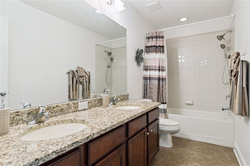 Image 26 of property listing at 3979 SUNSET LAKE DRIVE, Lakeland, FL 33810