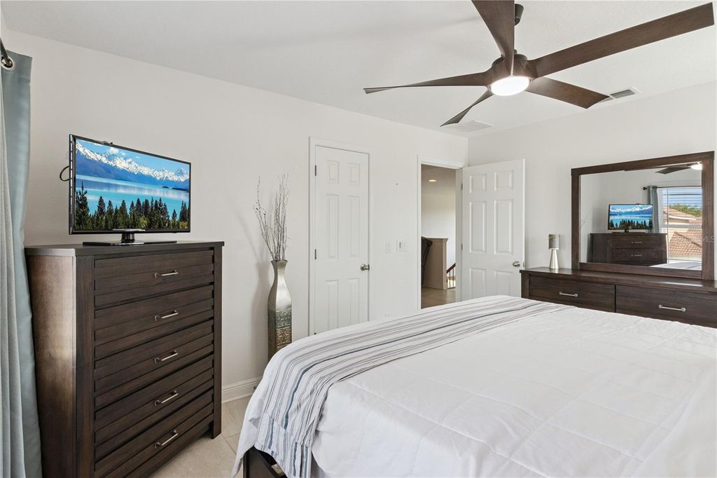 Image 28 of property listing at 3979 SUNSET LAKE DRIVE, Lakeland, FL 33810