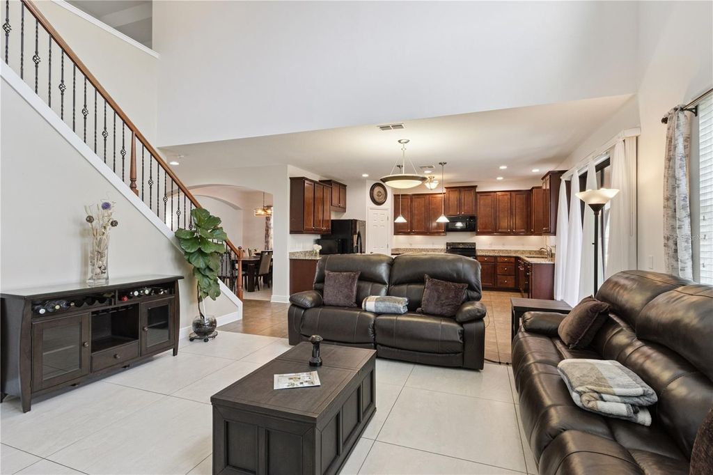 Image 4 of property listing at 3979 SUNSET LAKE DRIVE, Lakeland, FL 33810