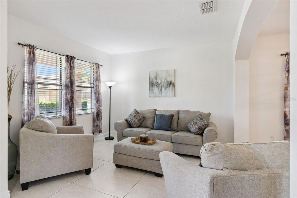 Image 7 of property listing at 3979 SUNSET LAKE DRIVE, Lakeland, FL 33810