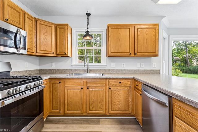 83 Ridge RD, Poquoson, VA 23662