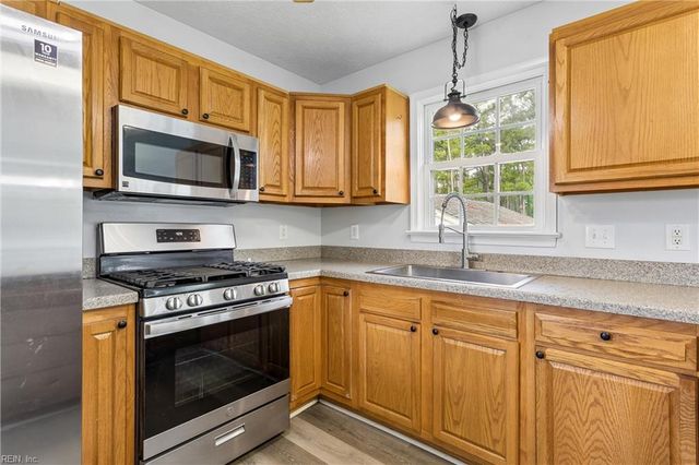 83 Ridge RD, Poquoson, VA 23662