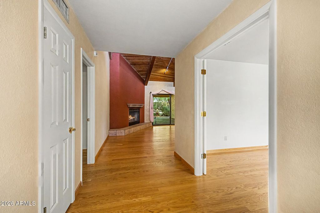Image 12 of property listing at 7748 E ASTER Drive, Scottsdale, AZ 85260