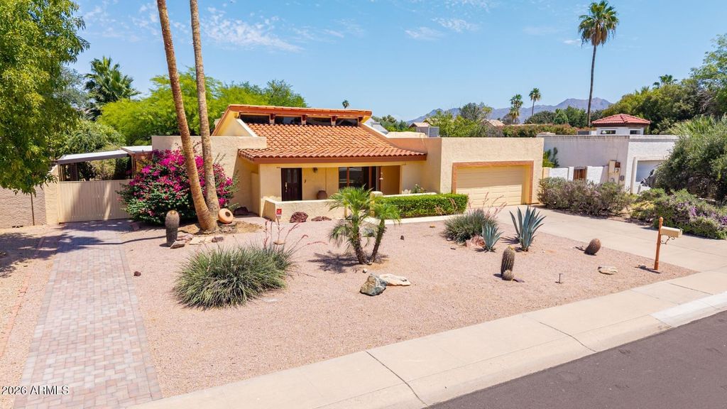 Image 8 of property listing at 7748 E ASTER Drive, Scottsdale, AZ 85260