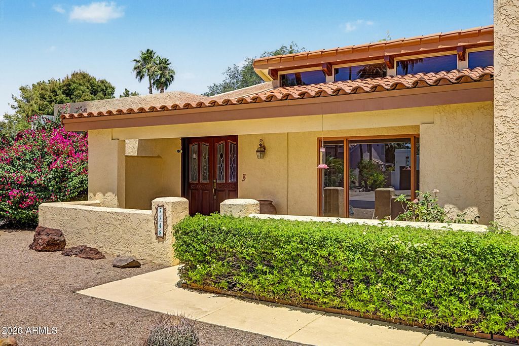 Image 9 of property listing at 7748 E ASTER Drive, Scottsdale, AZ 85260
