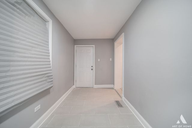 7141 S Artesian Avenue, Chicago, IL 60629