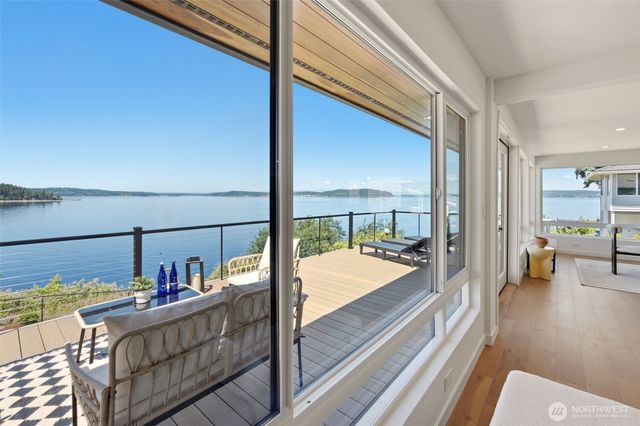 47 Wallace Street, Steilacoom, WA 98388