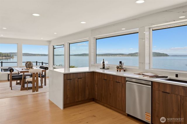 47 Wallace Street, Steilacoom, WA 98388