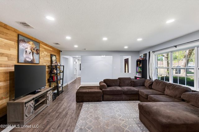 477 Glen Valley Way, Gulfport, MS 39507