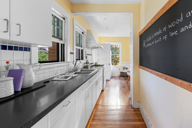 8 Centervale Park, Boston, MA 02124