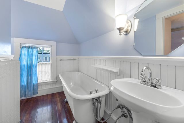 8 Centervale Park, Boston, MA 02124