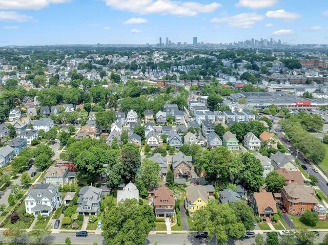 8 Centervale Park, Boston, MA 02124