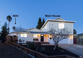 1109-1111 Saint Vincent Ct, Petaluma, CA 94954