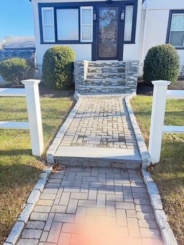 65 Milford St, Mendon, MA 01756