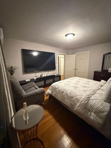 65 Milford St, Mendon, MA 01756