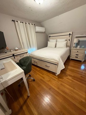 65 Milford St, Mendon, MA 01756