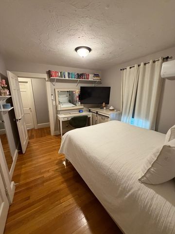 65 Milford St, Mendon, MA 01756