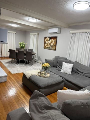 65 Milford St, Mendon, MA 01756