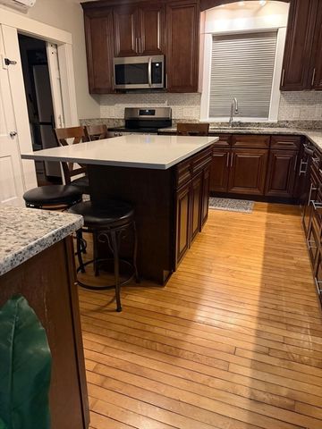 65 Milford St, Mendon, MA 01756