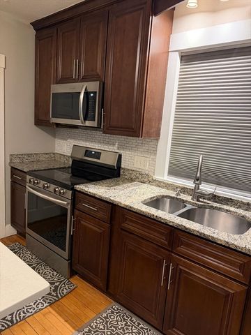 65 Milford St, Mendon, MA 01756