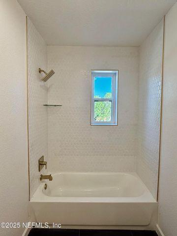 6203 VALENS Drive N, Jacksonville, FL 32216