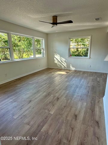 6203 VALENS Drive N, Jacksonville, FL 32216