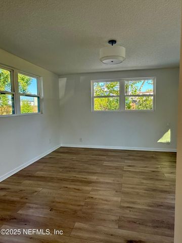 6203 VALENS Drive N, Jacksonville, FL 32216