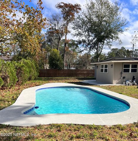 6203 VALENS Drive N, Jacksonville, FL 32216