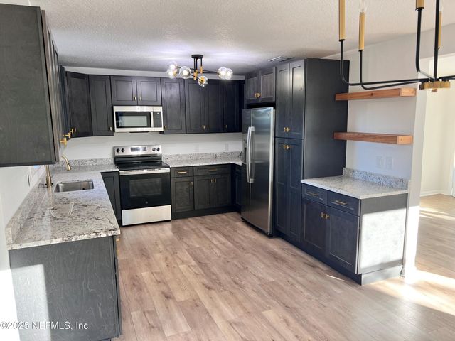 6203 VALENS Drive N, Jacksonville, FL 32216