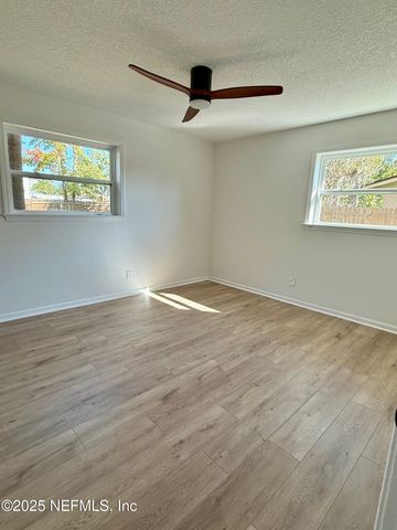 6203 VALENS Drive N, Jacksonville, FL 32216