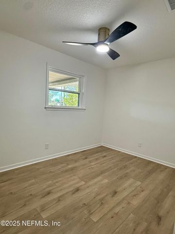 6203 VALENS Drive N, Jacksonville, FL 32216