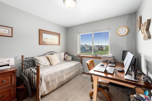 7508 W Grinnell Cir Circle, Sioux Falls, SD 57106