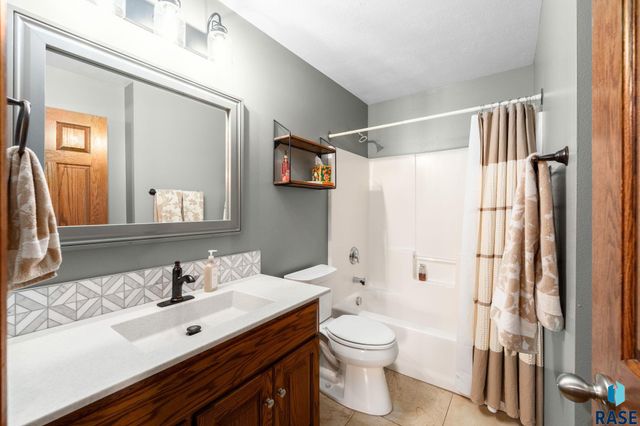 7508 W Grinnell Cir Circle, Sioux Falls, SD 57106