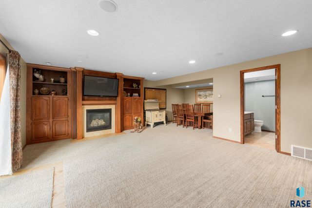7508 W Grinnell Cir Circle, Sioux Falls, SD 57106