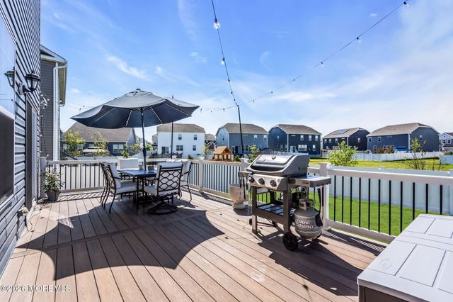 99 Bennet Lane, Manahawkin, NJ 08050