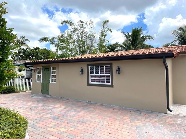 635 SW 64th Ct, Miami, FL 33144