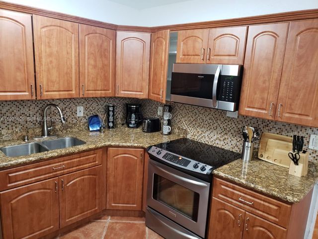 635 SW 64th Ct, Miami, FL 33144