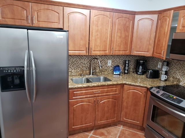 635 SW 64th Ct, Miami, FL 33144