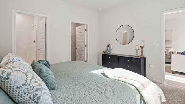 8126 Fox Hunt Dr, Milton, FL 32583